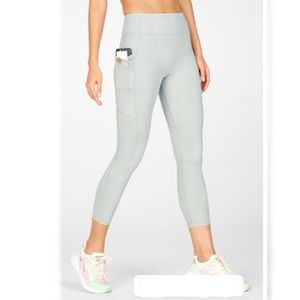 Fabletics Trinity High-Waisted Pocket 7/8 Length Motion365 Women’s Small Grey